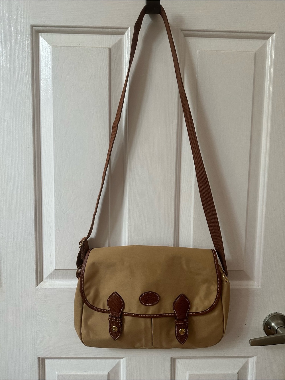 Vintage Longchamp Tan Messenger Bag with Brown Trim - Classic Everyday Carry